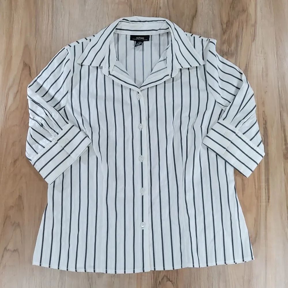 🔺️Alfani Ivory, Silver, & Gray Metallic Pinstripe Buttoned Top Petite 14